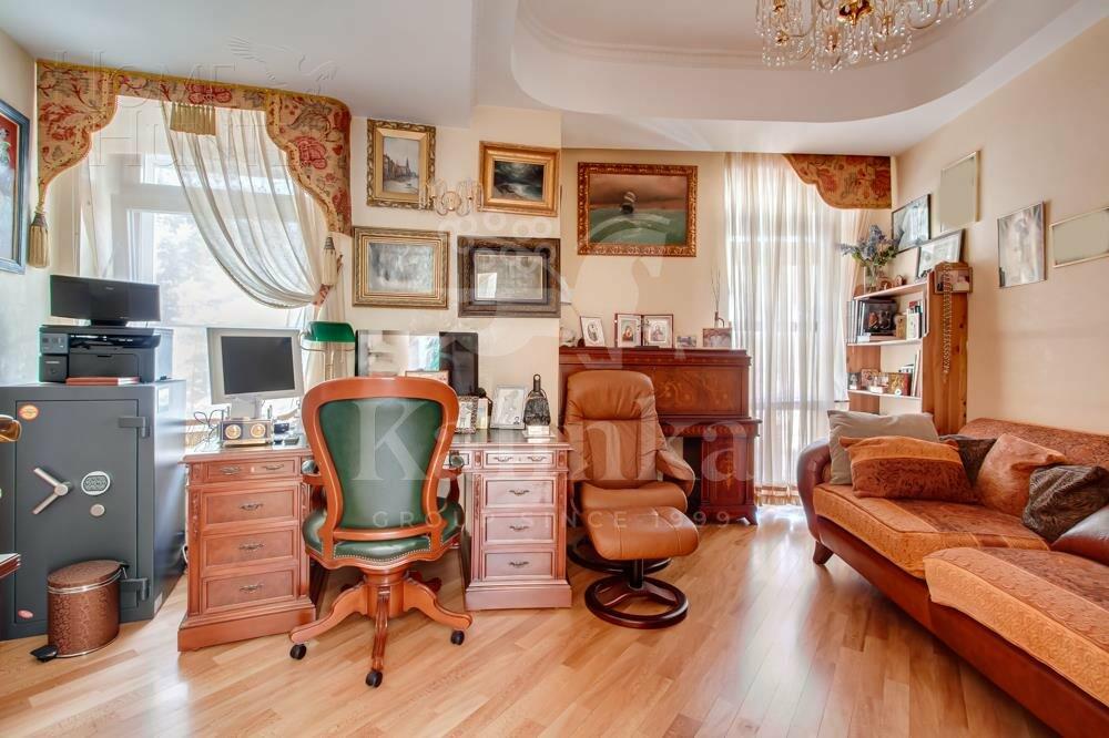 4-этажный коттедж 1 352 м² с отделкой