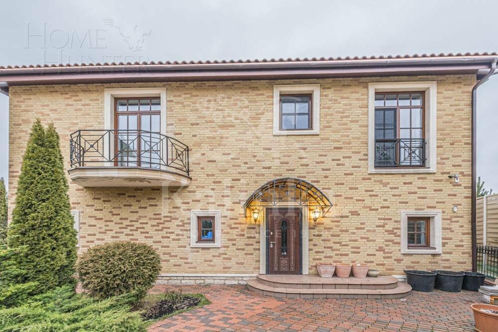 3-этажный таунхаус 700 м² с отделкой