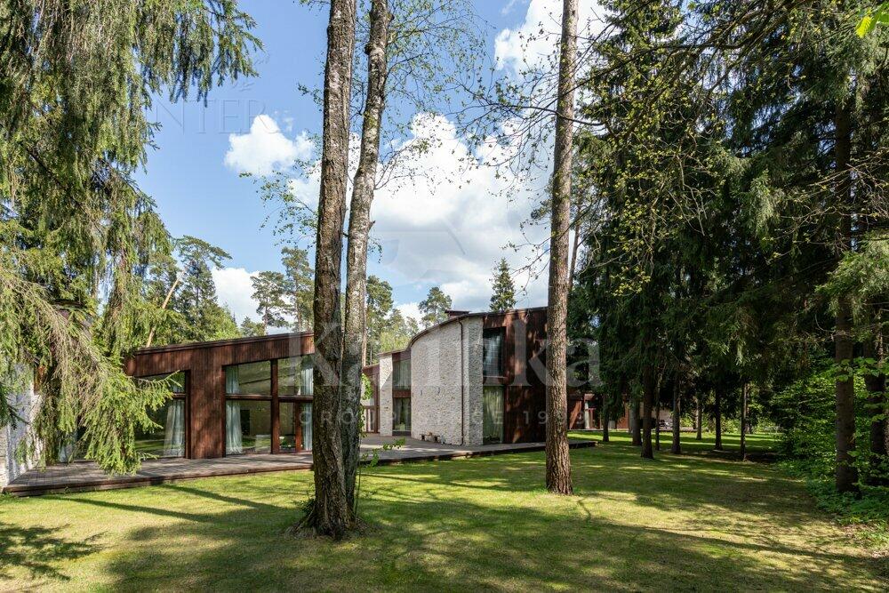 2-этажный коттедж 2 700 м² с отделкой