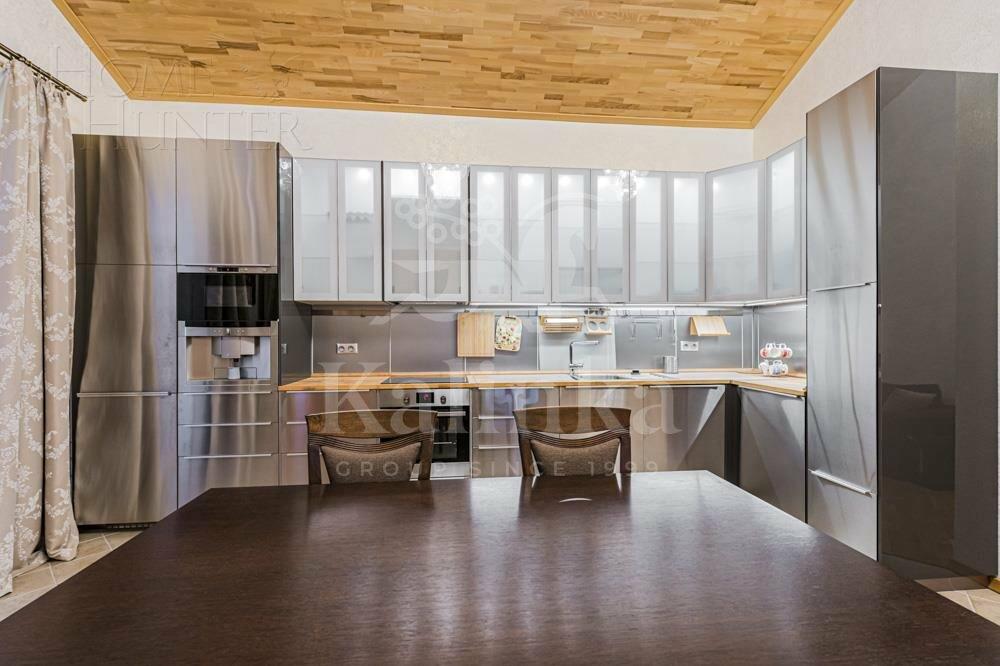 3-этажный таунхаус 700 м² с отделкой