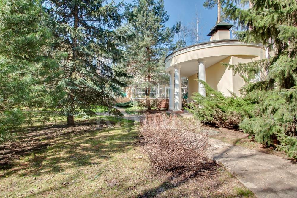 4-этажный коттедж 1 352 м² с отделкой