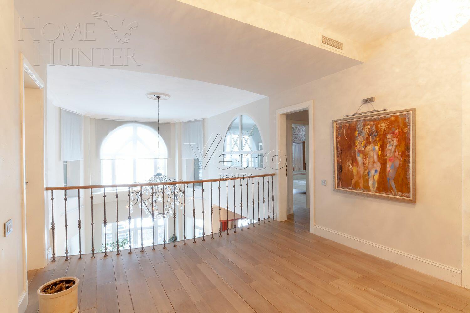 4-УРОВНЕВЫЙ ТАУНХАУС С ОТДЕЛКОЙ 610 М² НА 1 ЭТАЖЕ