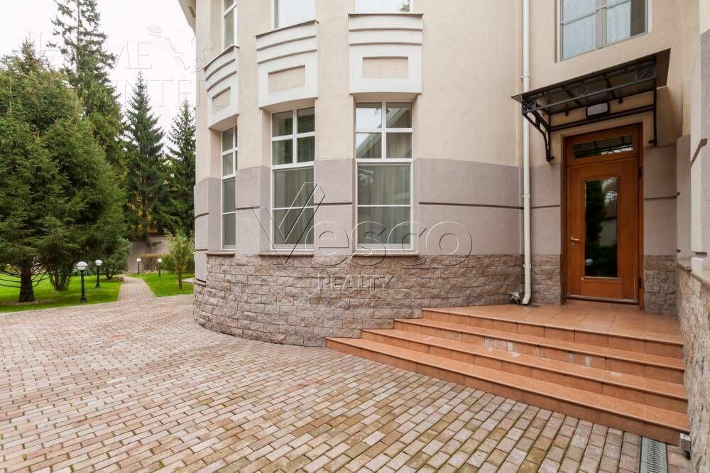 2-этажный коттедж 1 460 м² с отделкой