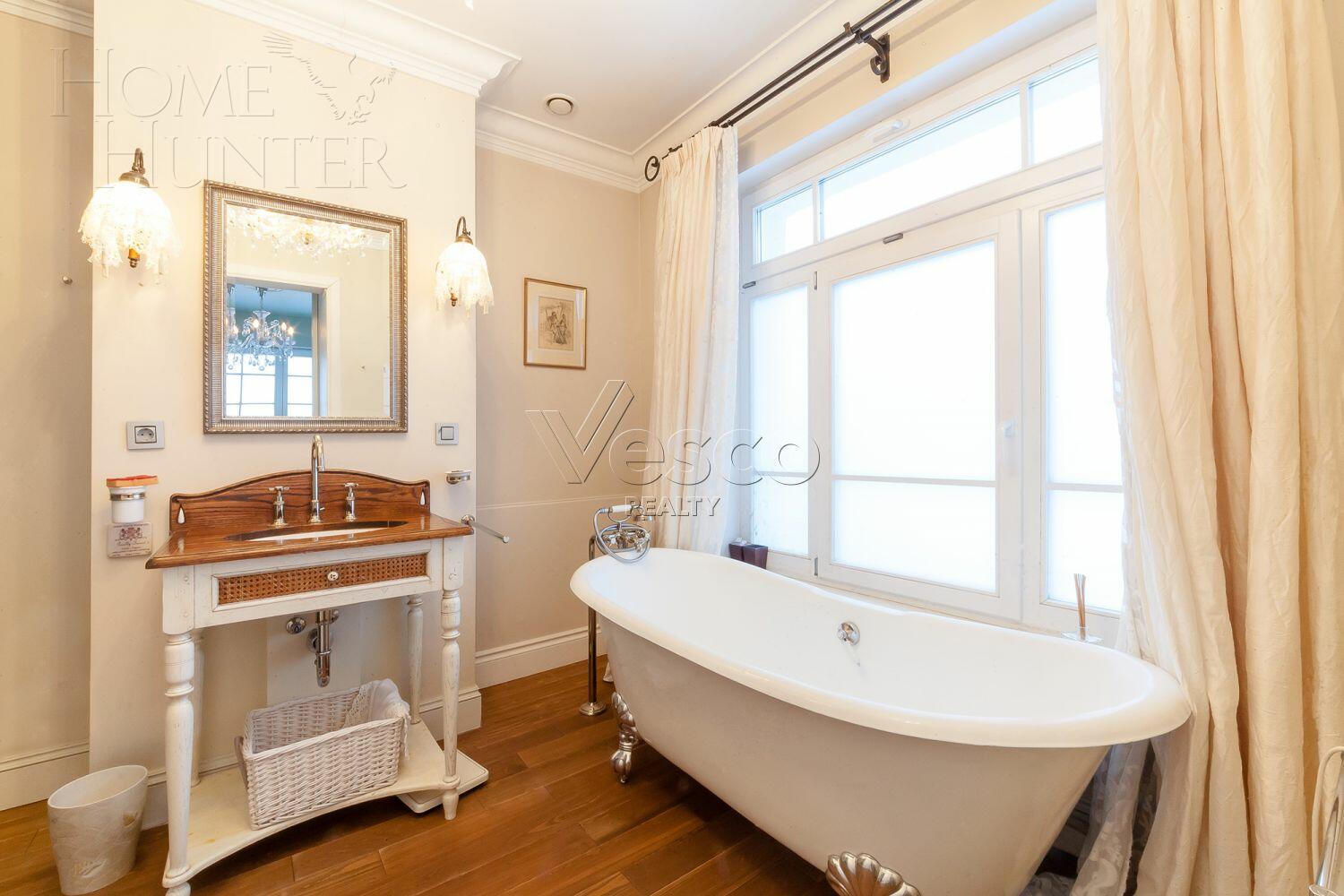 4-УРОВНЕВЫЙ ТАУНХАУС С ОТДЕЛКОЙ 610 М² НА 1 ЭТАЖЕ