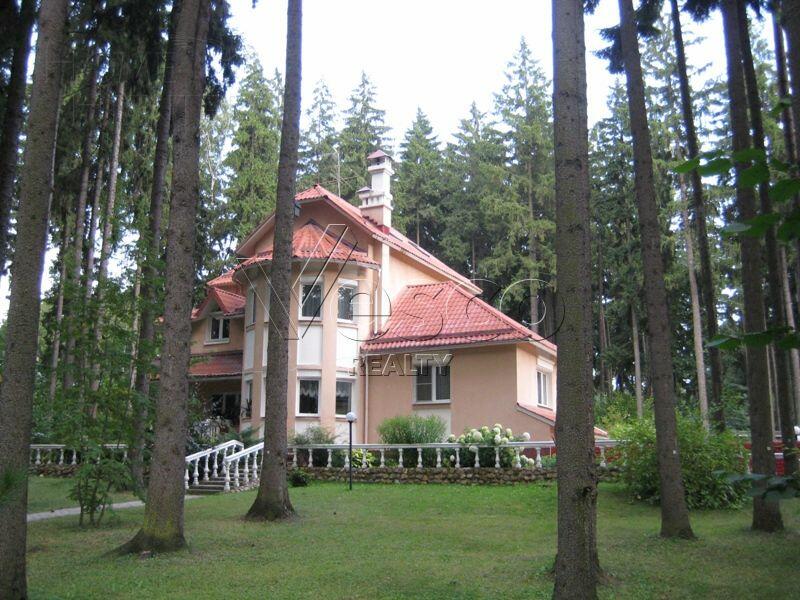 2-этажный коттедж 360 м² с отделкой