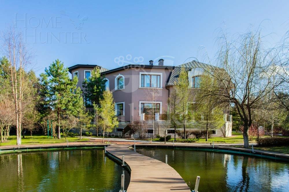 2-этажный коттедж 1 700 м² с отделкой