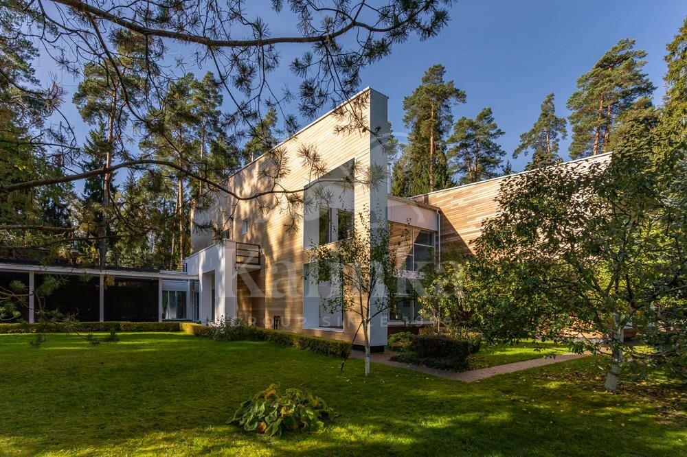 2-этажный коттедж 1 328 м² с отделкой