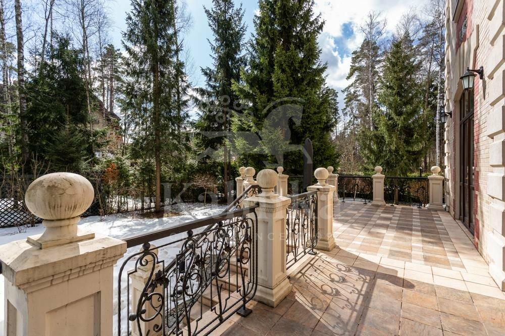 3-этажный коттедж 560 м² с отделкой