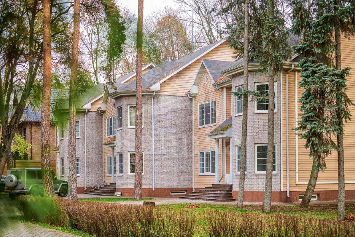 2-этажный таунхаус 890 м² с отделкой