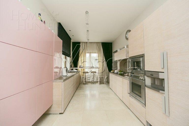 3-этажный коттедж 500 м² с отделкой