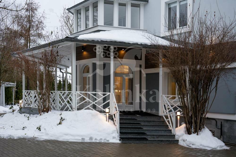 3-этажный коттедж 400 м² с отделкой
