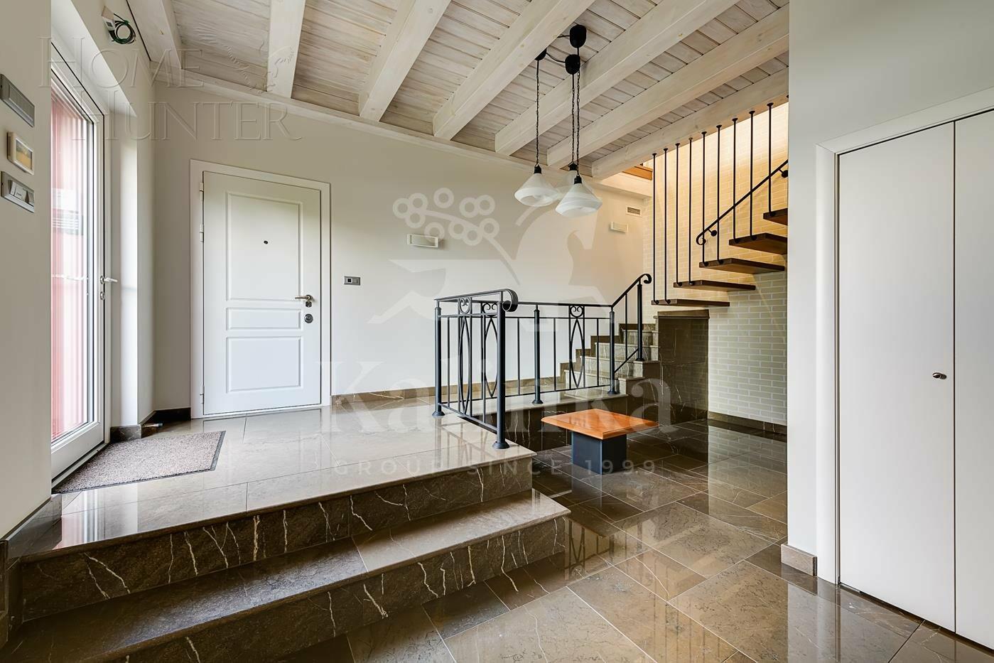 4-этажный таунхаус 678 м² с отделкой