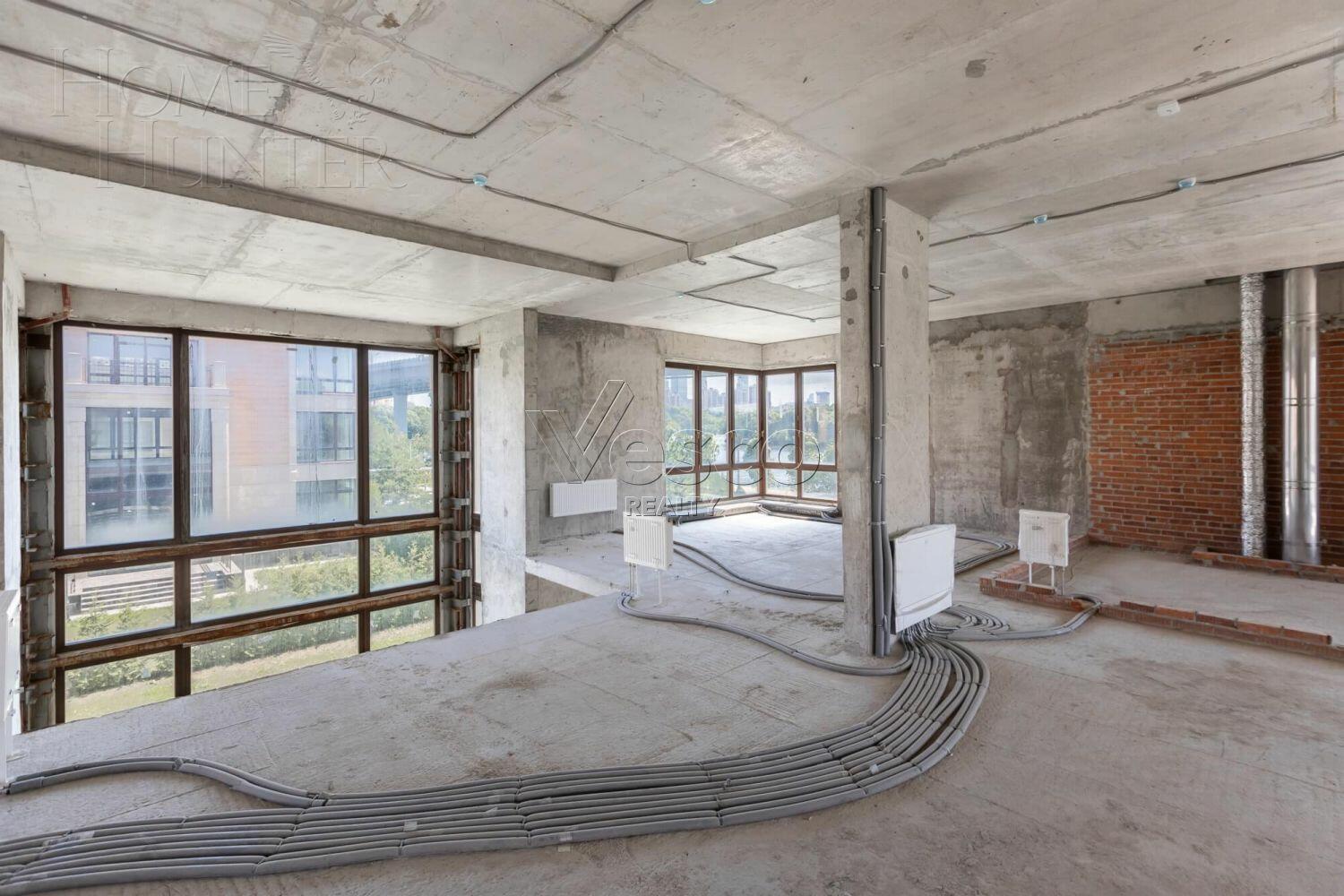 4-УРОВНЕВЫЙ ОСОБНЯК БЕЗ ОТДЕЛКИ 840 М² НА 1 ЭТАЖЕ