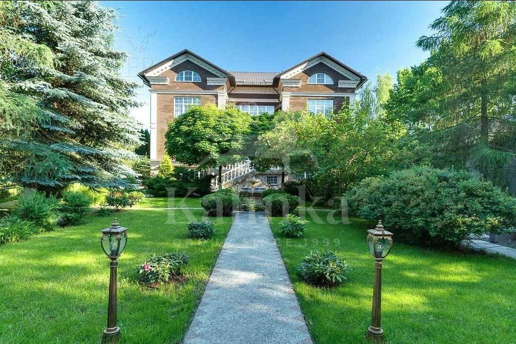 3-этажный коттедж 1 200 м² с отделкой