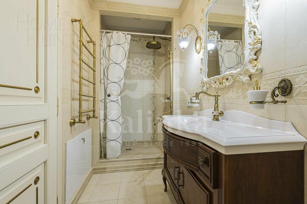 3-этажный таунхаус 700 м² с отделкой