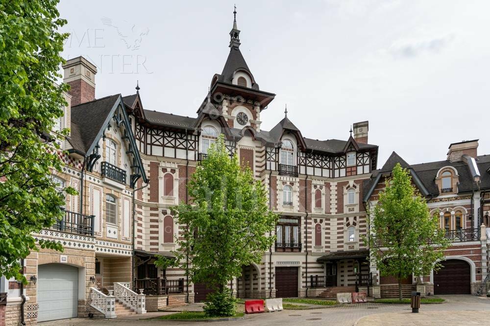 4-этажный таунхаус 362.6 м² без отделки