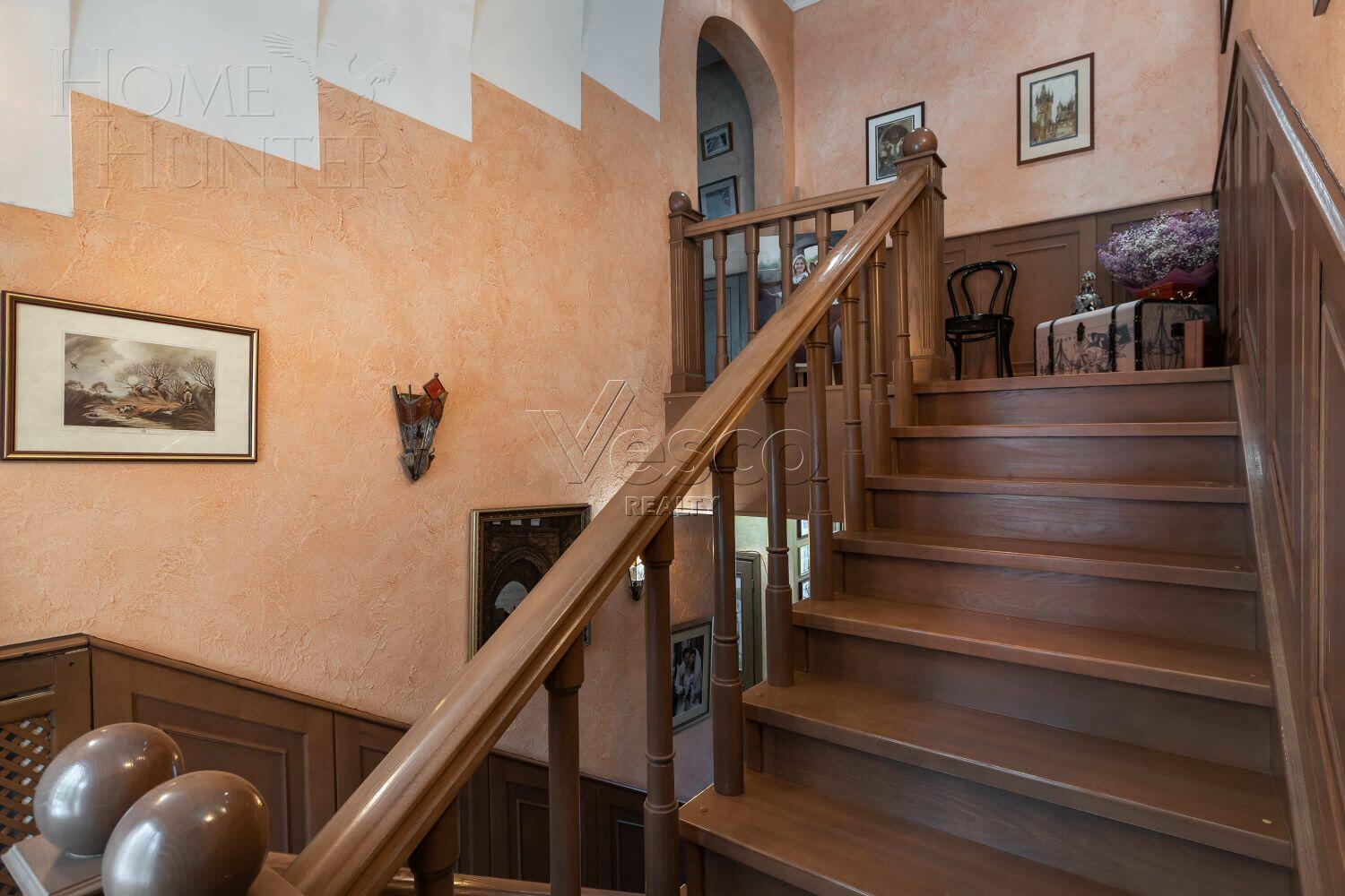 2-этажный коттедж 350 м² с отделкой