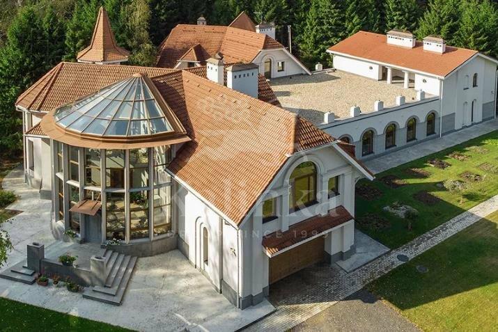 2-этажный коттедж 1 100 м² с отделкой