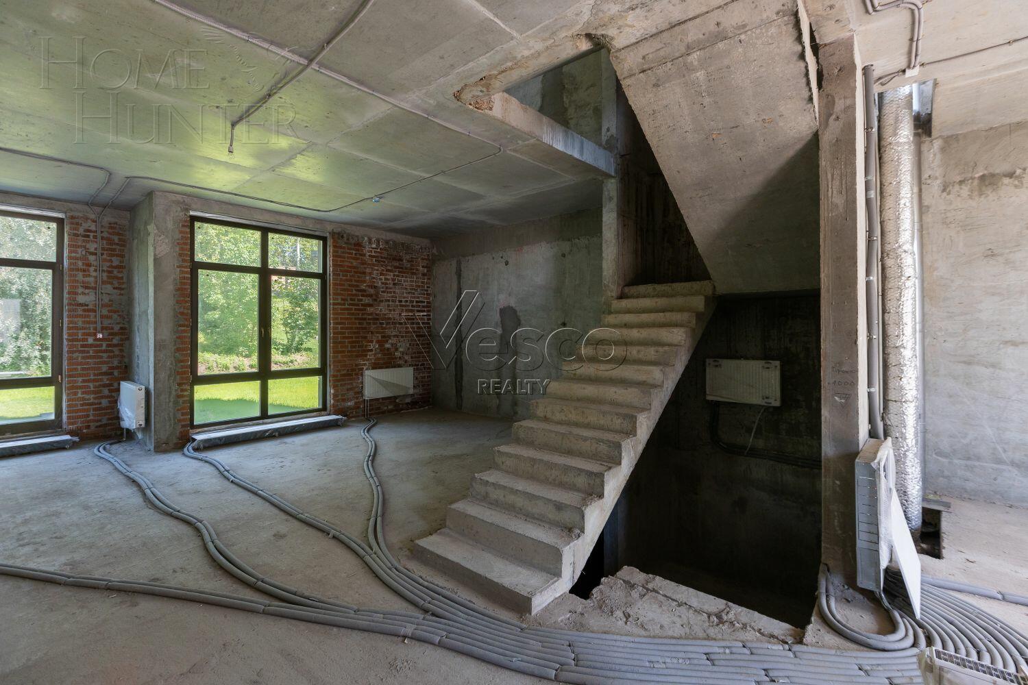 4-УРОВНЕВЫЙ ТАУНХАУС БЕЗ ОТДЕЛКИ 420 М² НА 1 ЭТАЖЕ