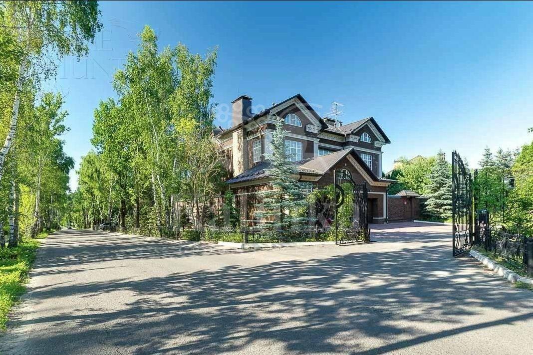 3-этажный коттедж 1 200 м² с отделкой