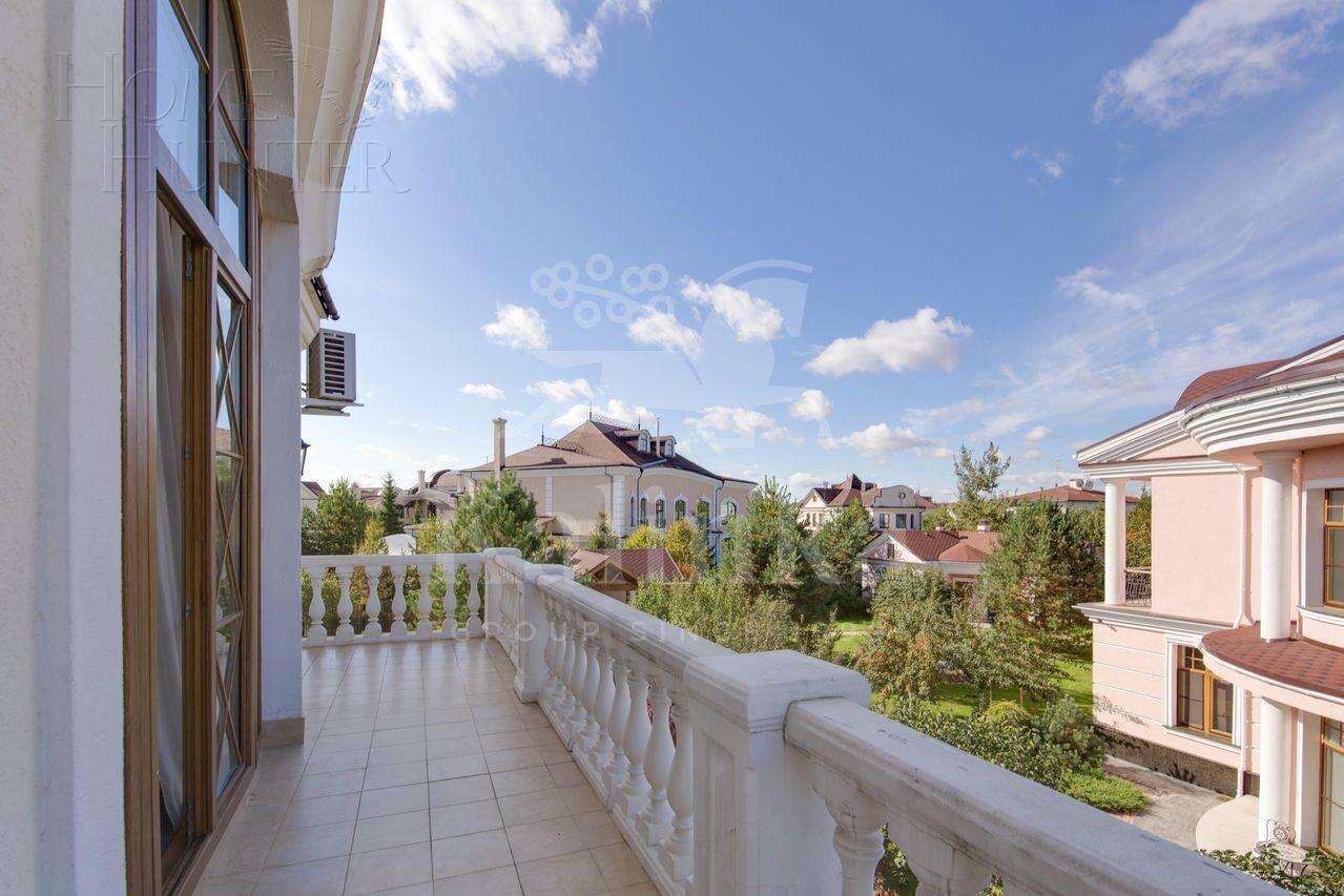 3-этажный коттедж 750 м² с отделкой