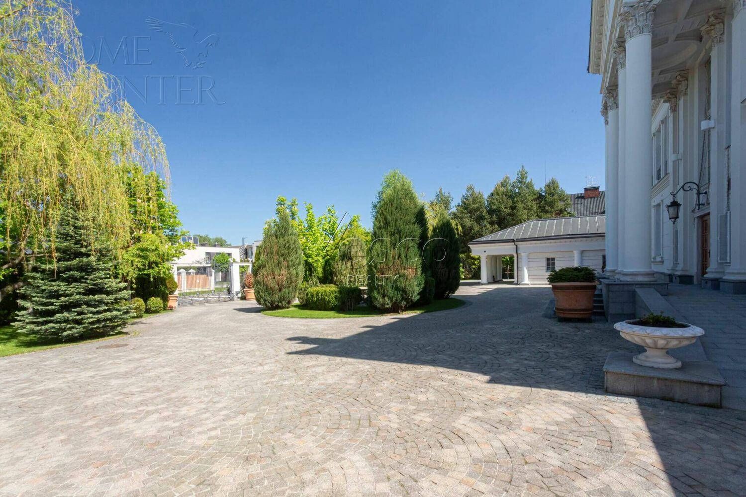 2-этажный коттедж 980 м² с отделкой