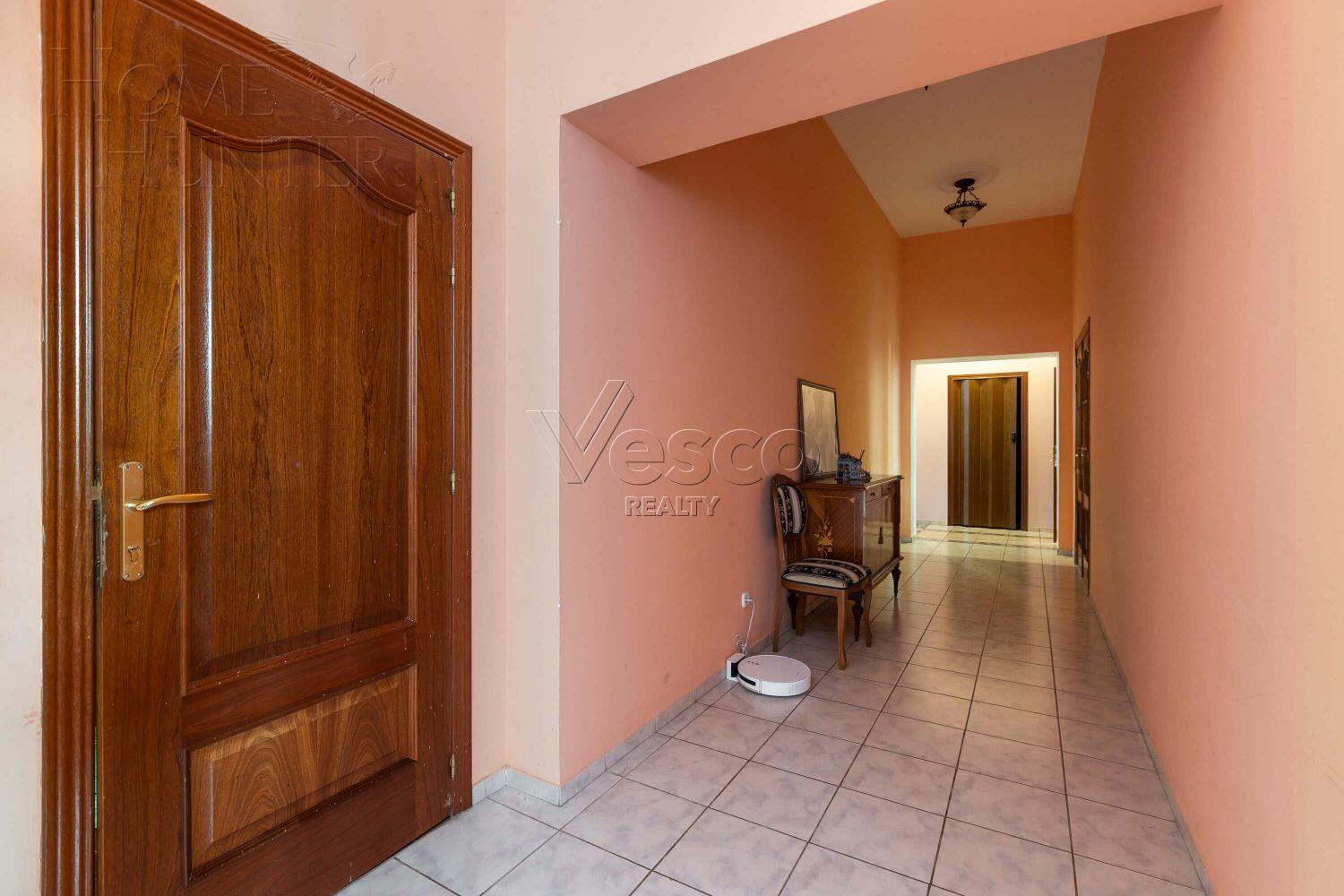 2-этажный коттедж 1 500 м² с отделкой