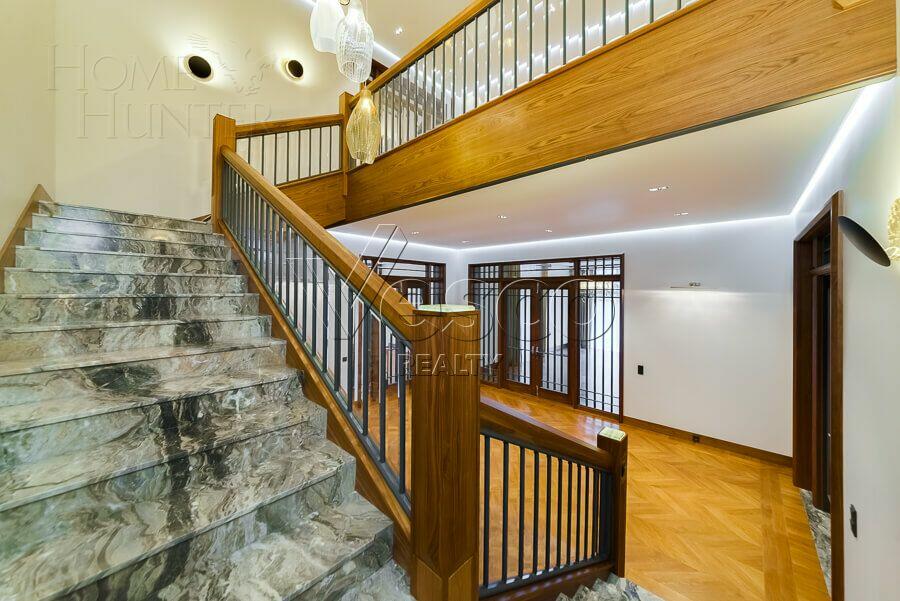 2-этажный коттедж 989.7 м² с отделкой