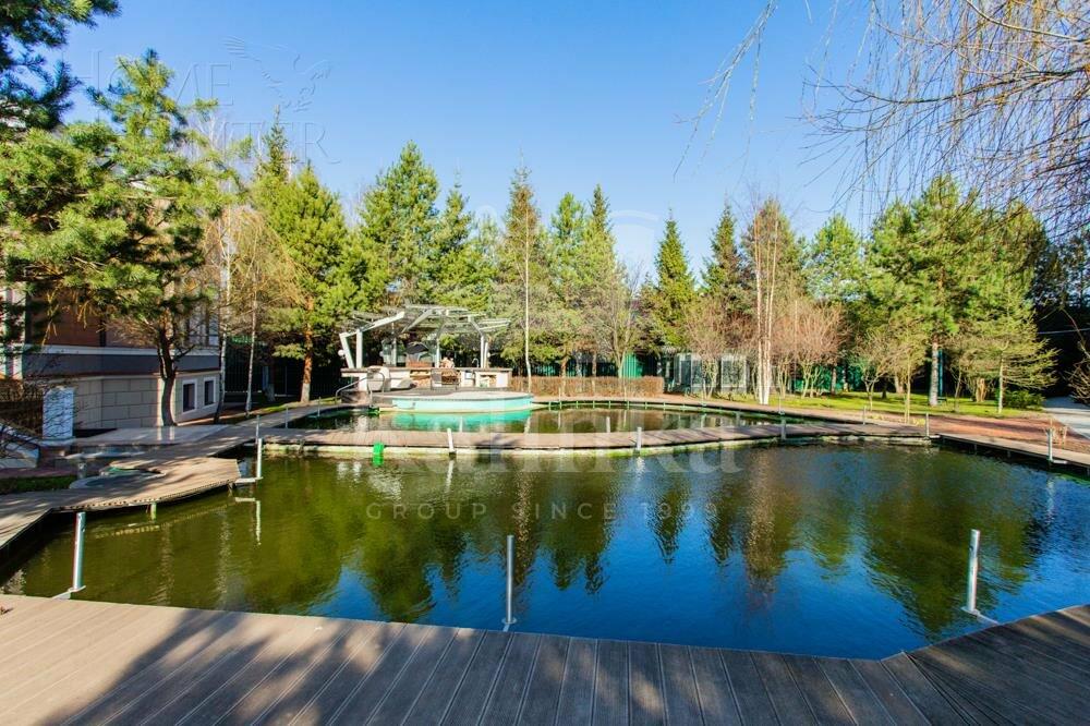 2-этажный коттедж 1 700 м² с отделкой