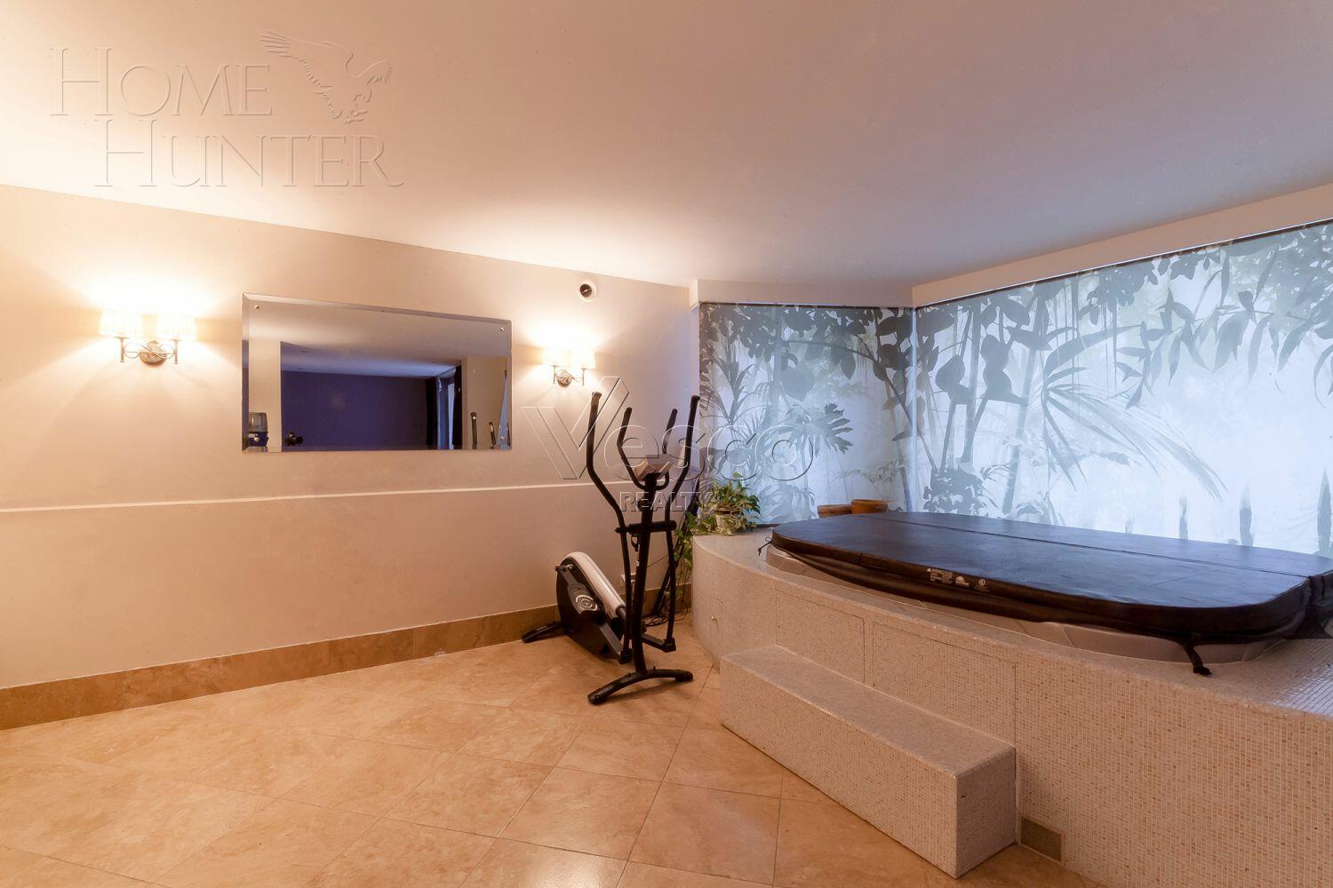 4-УРОВНЕВЫЙ ТАУНХАУС С ОТДЕЛКОЙ 610 М² НА 1 ЭТАЖЕ