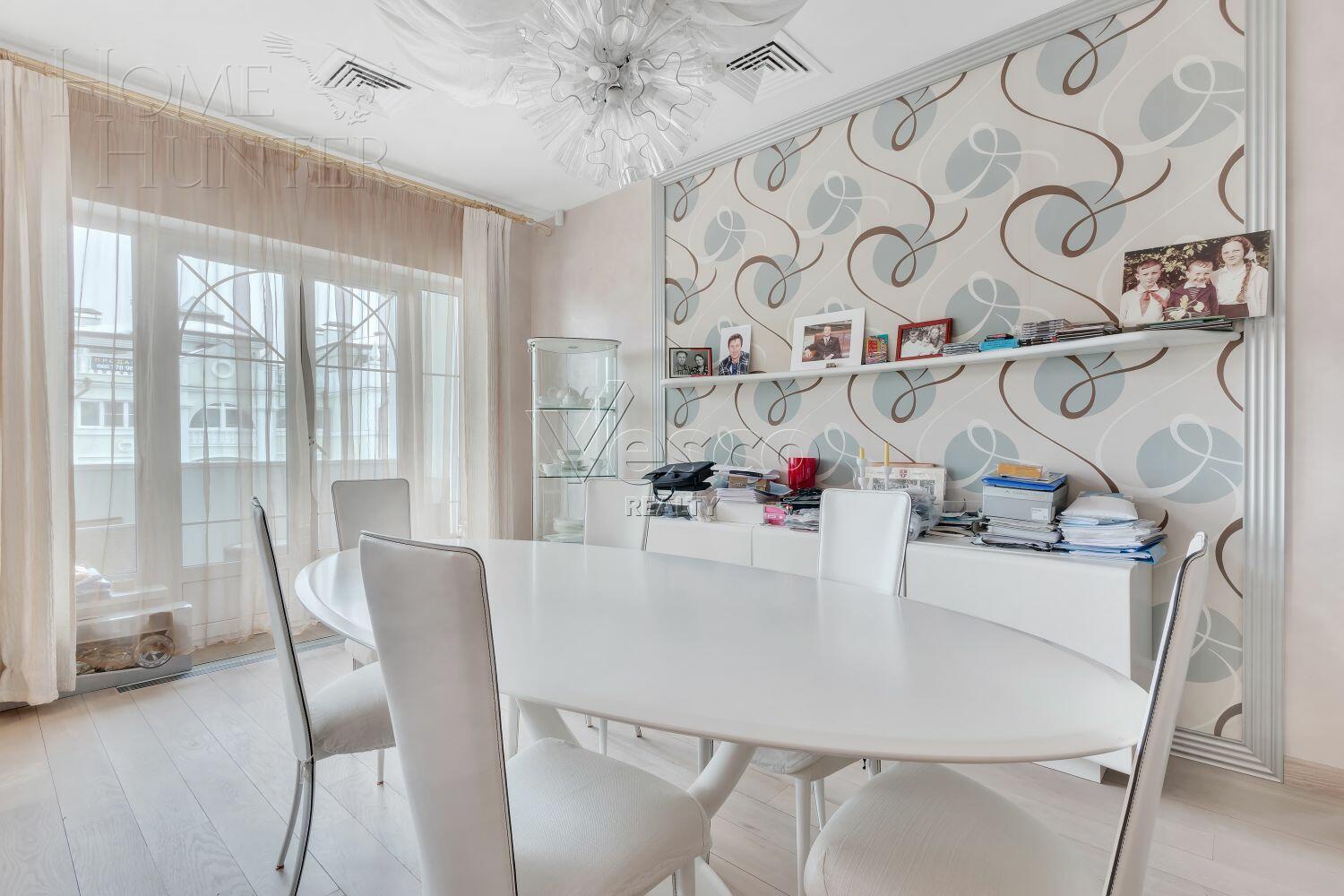 3-УРОВНЕВЫЙ ТАУНХАУС С ОТДЕЛКОЙ 500 М² НА 1 ЭТАЖЕ