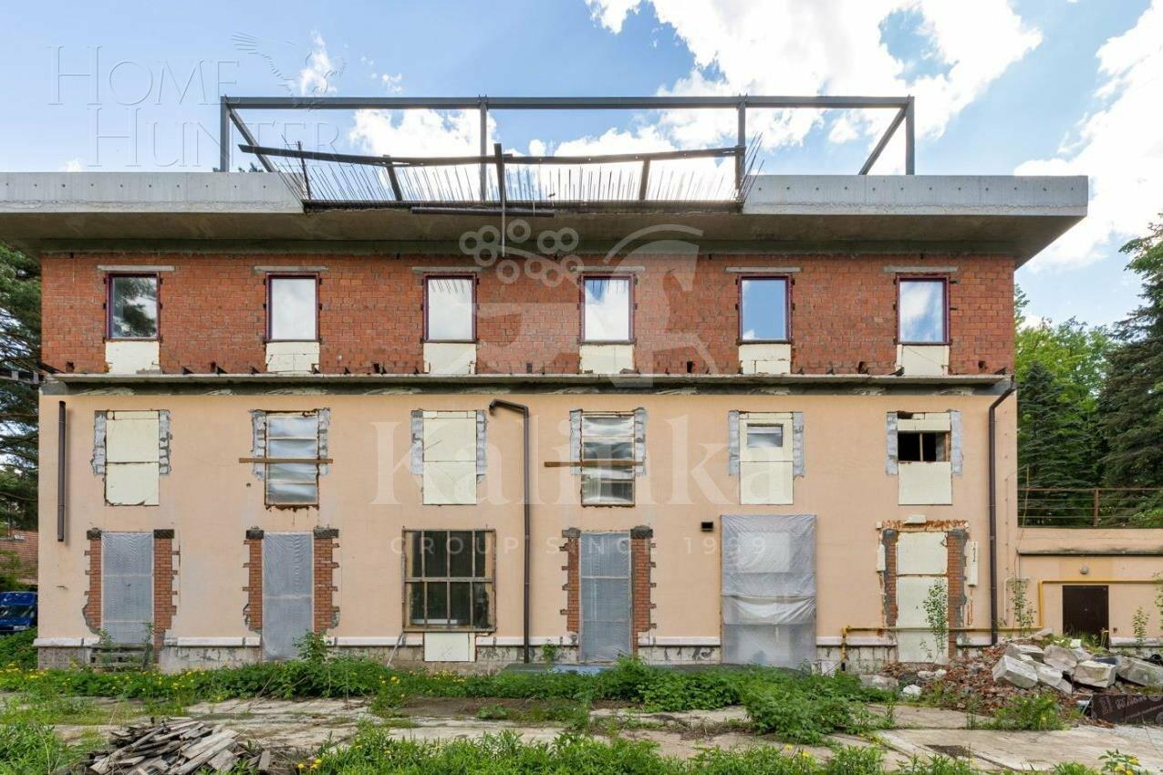 3-этажный коттедж 800 м² без отделки