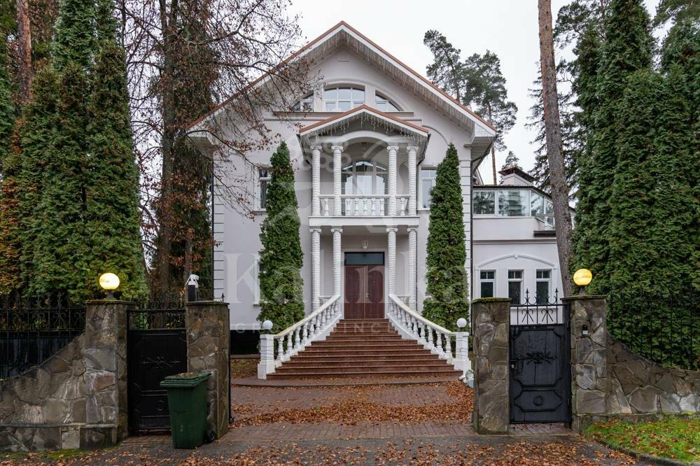 3-этажный коттедж 800 м² с отделкой