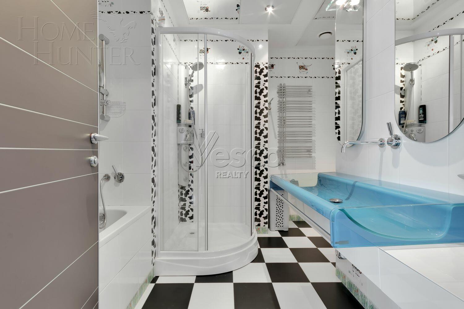 3-УРОВНЕВЫЙ ТАУНХАУС С ОТДЕЛКОЙ 500 М² НА 1 ЭТАЖЕ