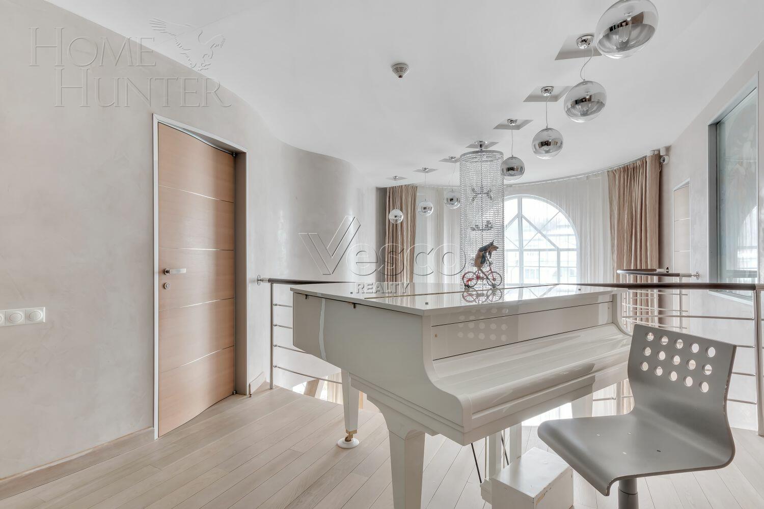 3-УРОВНЕВЫЙ ТАУНХАУС С ОТДЕЛКОЙ 500 М² НА 1 ЭТАЖЕ