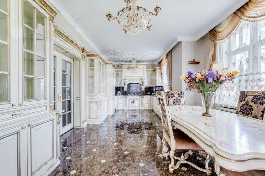 3-этажный коттедж 580 м² с отделкой