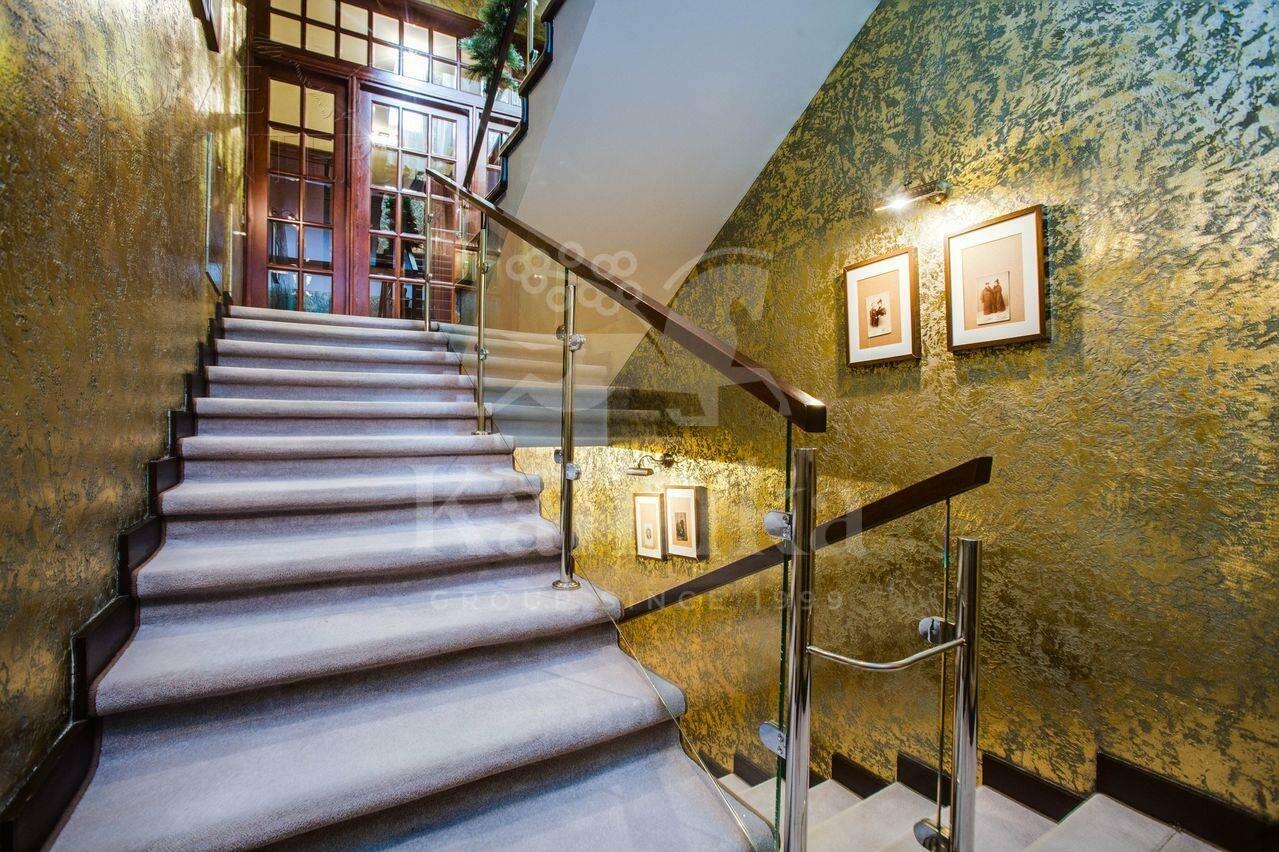 2-этажный коттедж 1 140 м² с отделкой