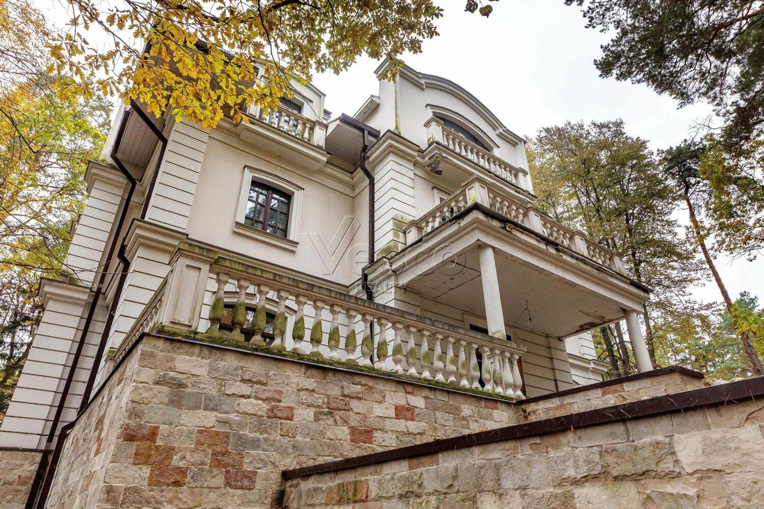 2-этажный коттедж 900 м² без отделки