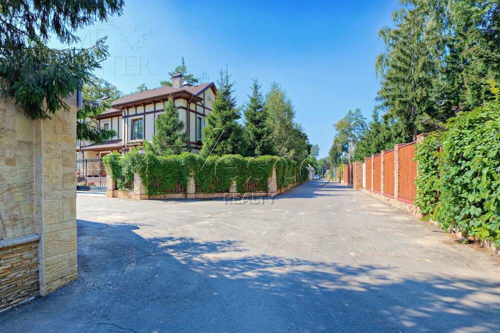 2-этажный коттедж 385 м² без отделки