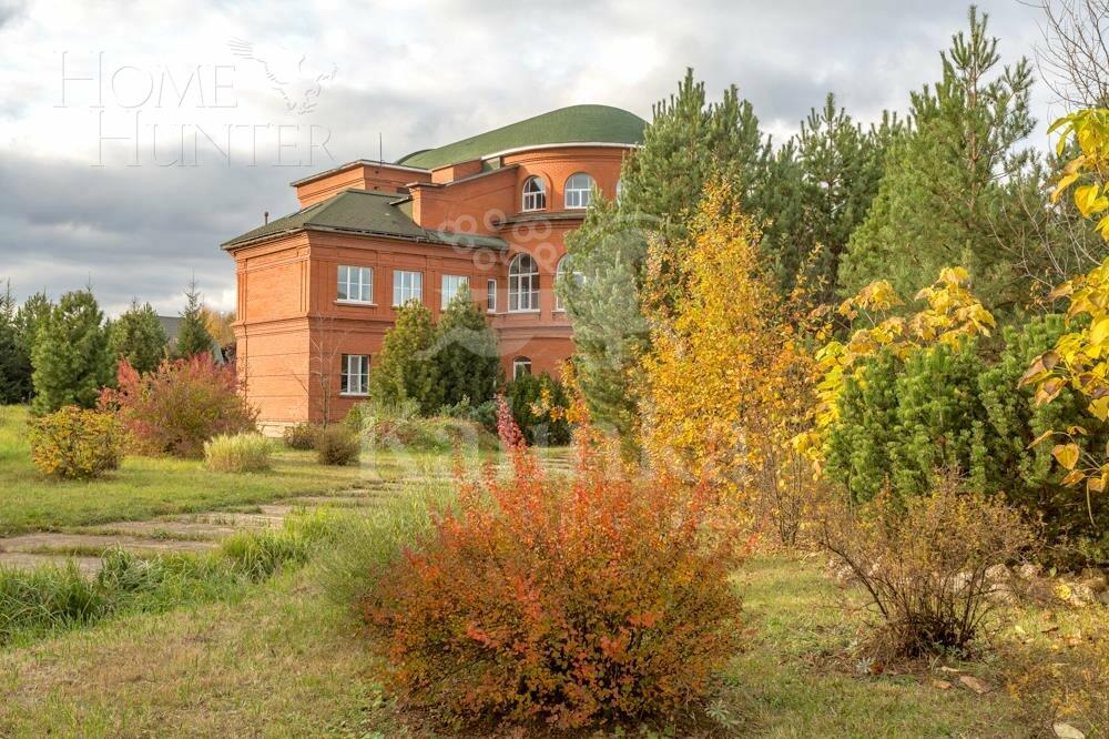 3-этажный коттедж 2 700 м² без отделки