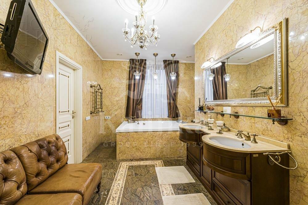 3-этажный таунхаус 700 м² с отделкой