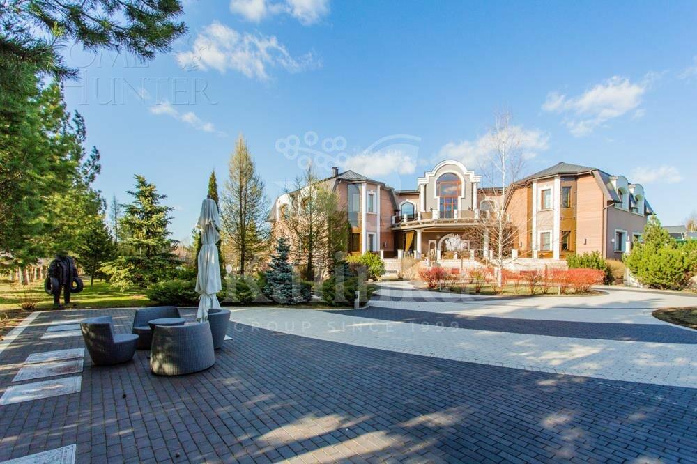 2-этажный коттедж 1 700 м² с отделкой