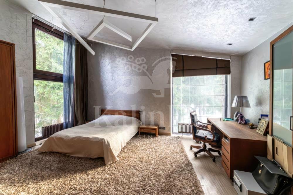 2-этажный коттедж 2 700 м² с отделкой