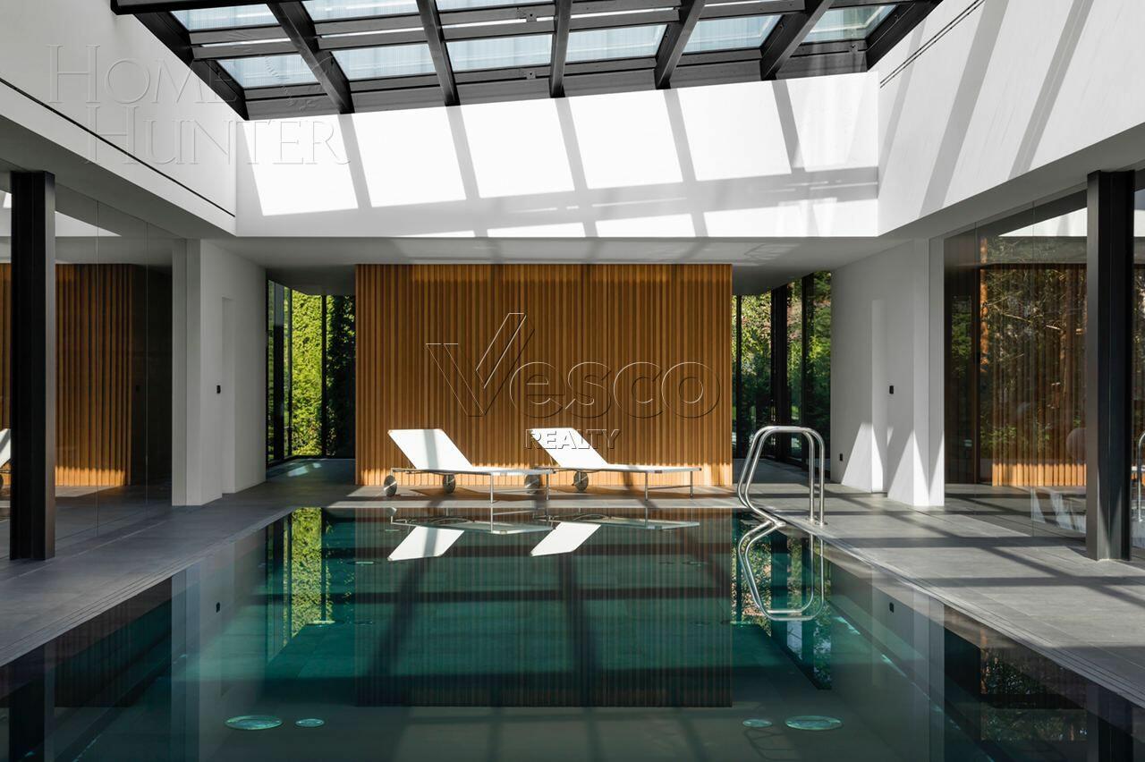 2-этажный коттедж 2 500 м² с отделкой