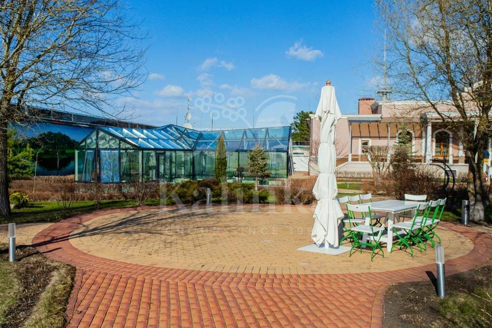 2-этажный коттедж 1 700 м² с отделкой