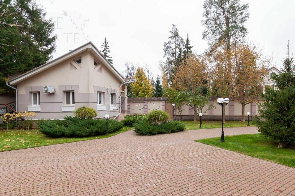 2-этажный коттедж 1 460 м² с отделкой