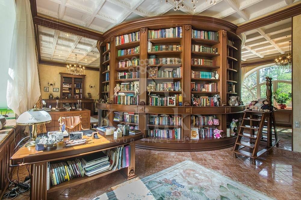 4-этажный коттедж 1 000 м² с отделкой