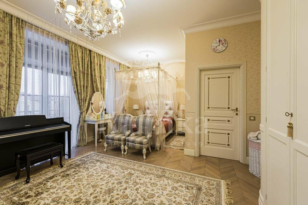 3-этажный таунхаус 700 м² с отделкой