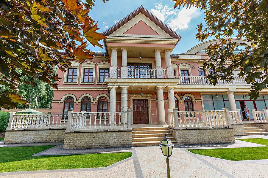 2-этажный коттедж 1 500 м² с отделкой