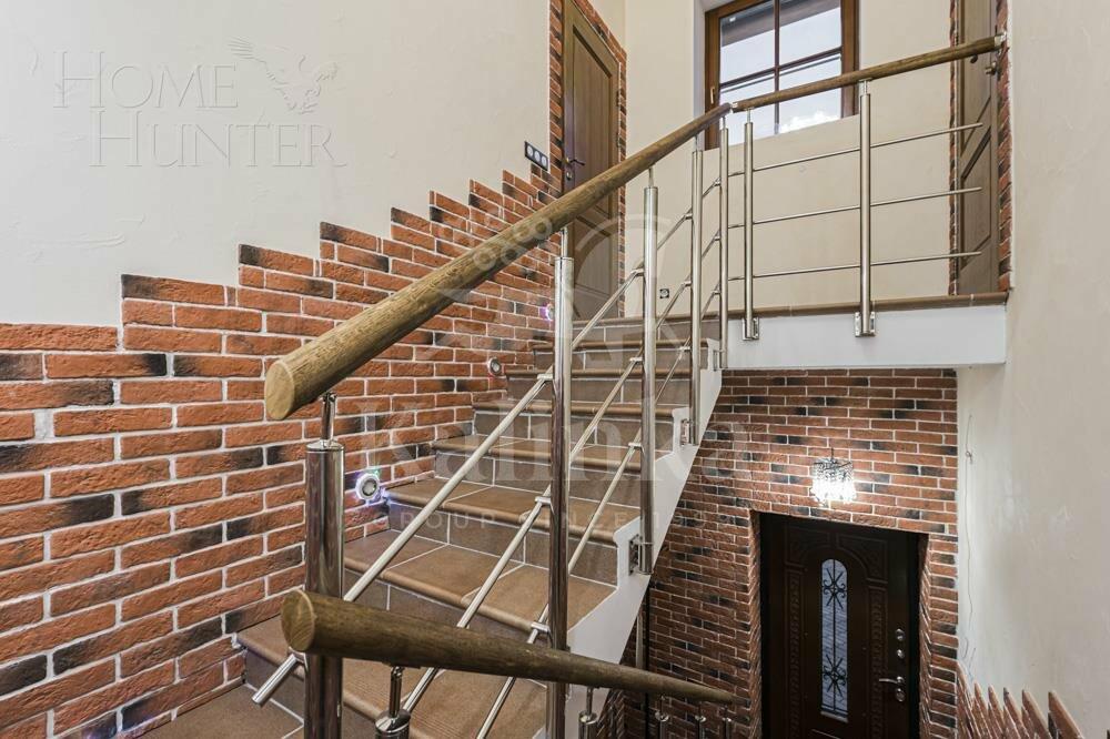 3-этажный таунхаус 700 м² с отделкой